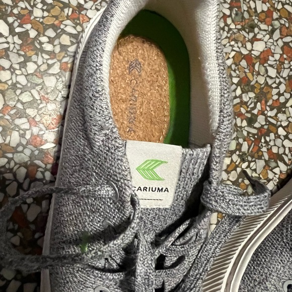 Cariuma sustainable canvas sneakers size 8 - Picture 3 of 8